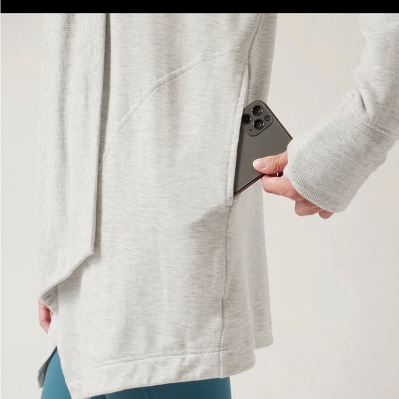 Athleta Pranayama Wrap, light heather gray, Size: XXS, NWT. MSRP: $89.00 - Picture 3 of 8